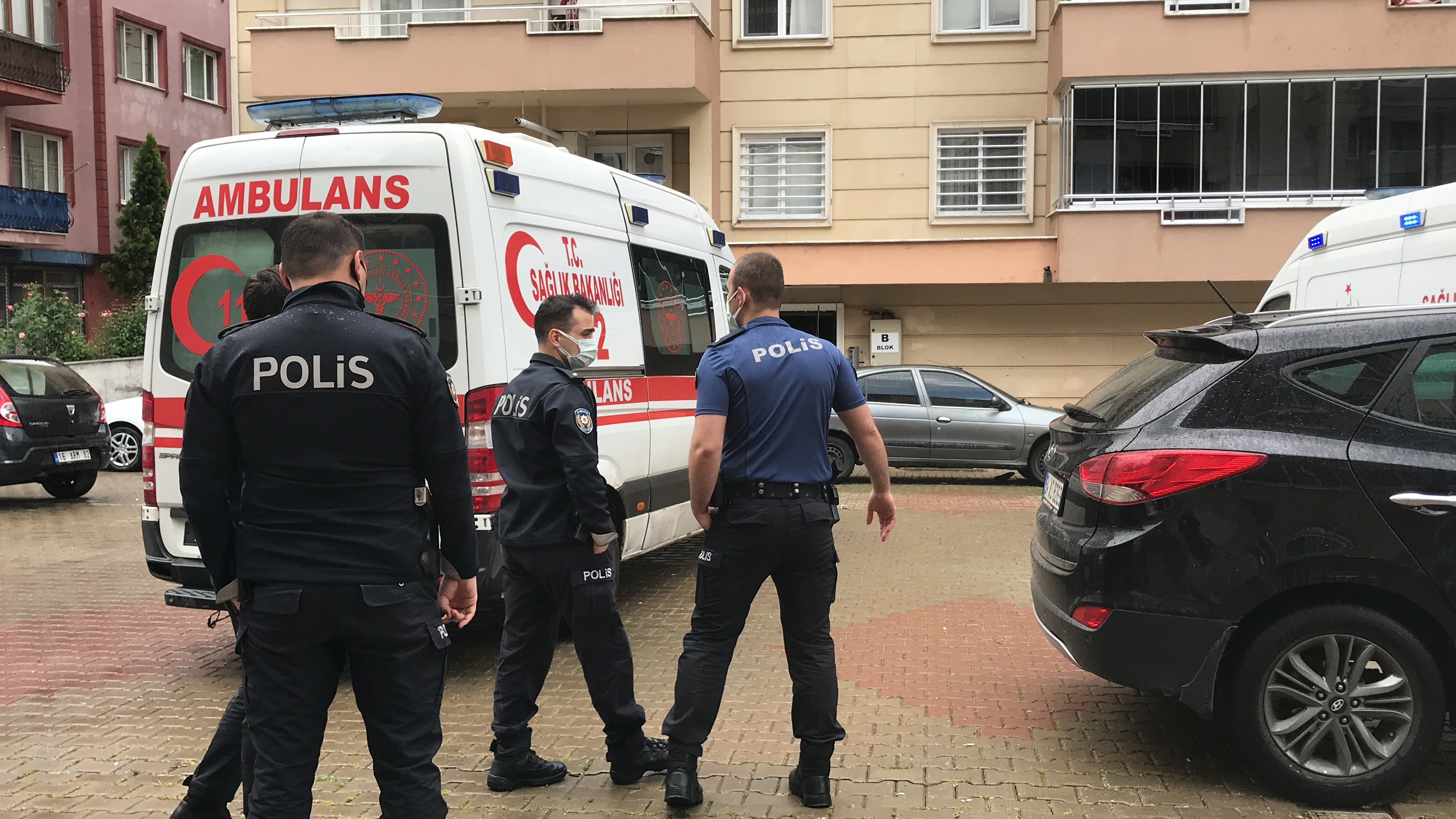 Komşular arasında satırlı bıçaklı kavga