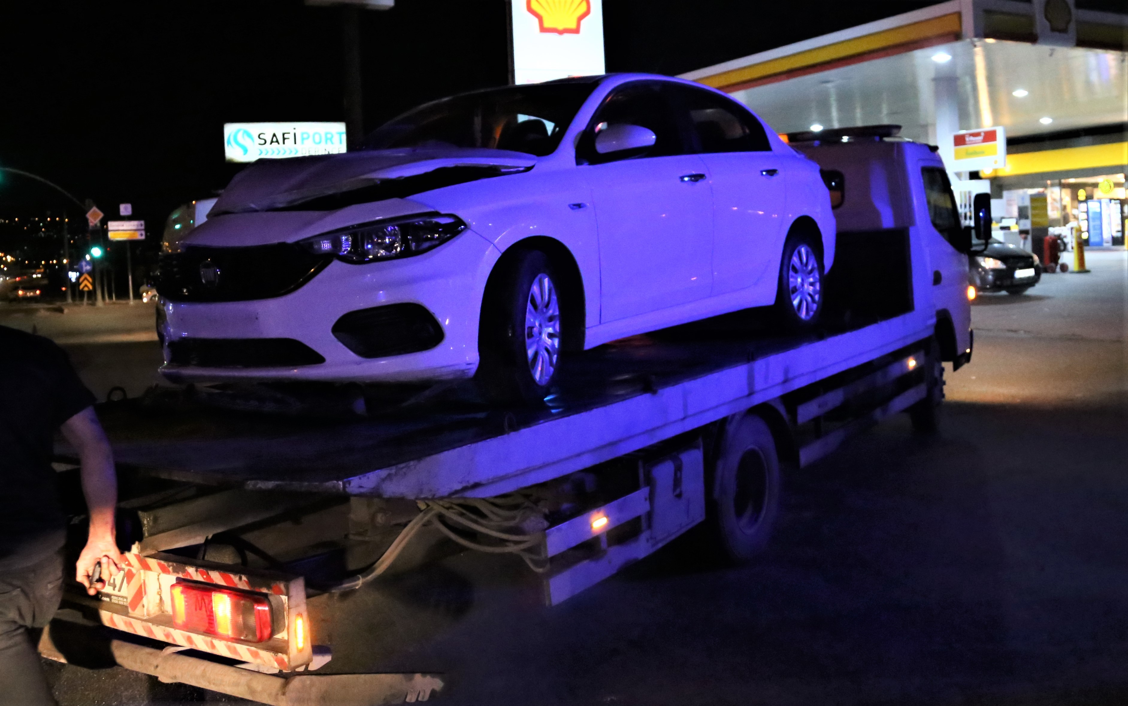 Polis denetim noktasında alkollü sürücü dehşeti kameralara yansıdı