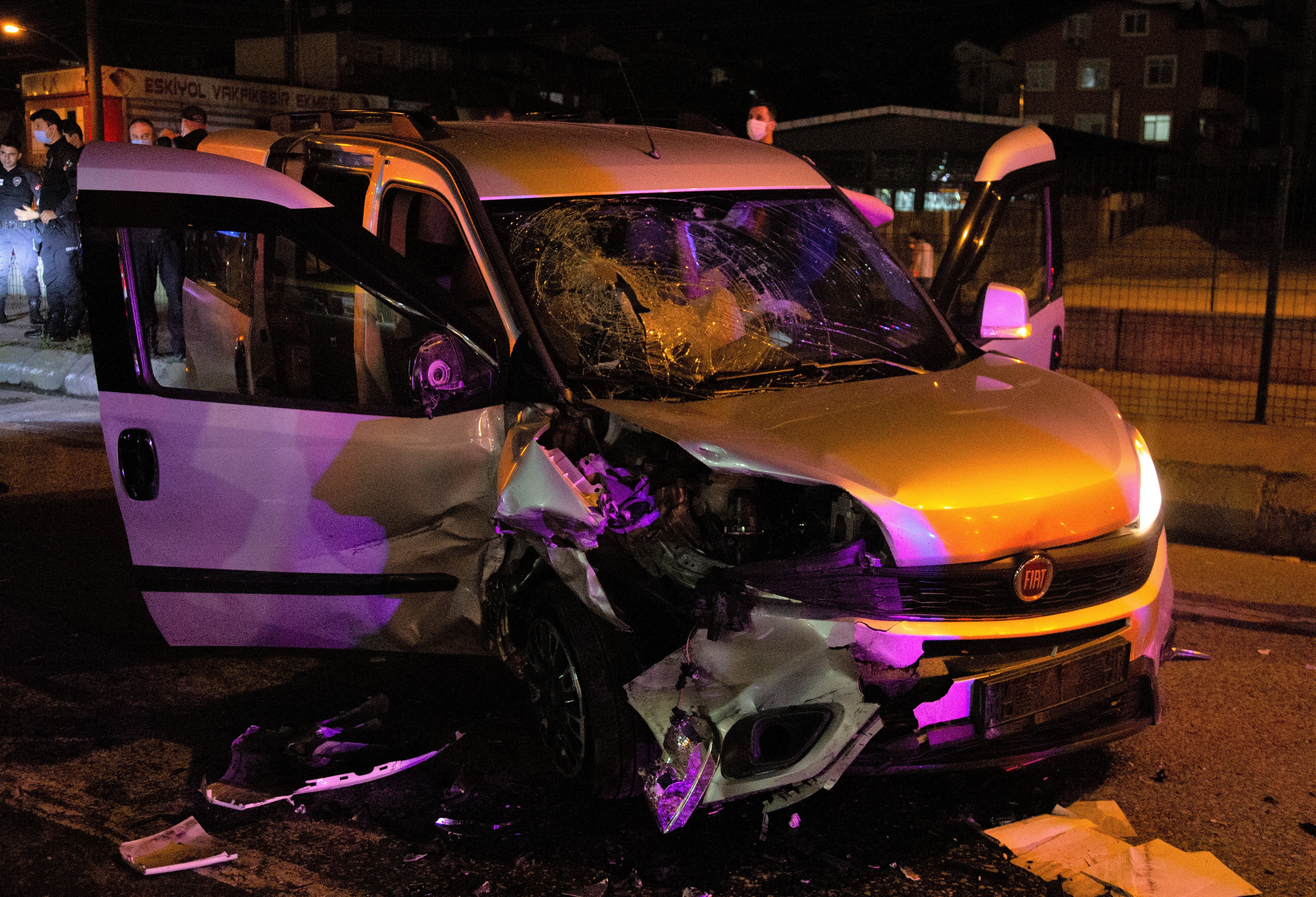 Polis denetim noktasında alkollü sürücü dehşeti kameralara yansıdı