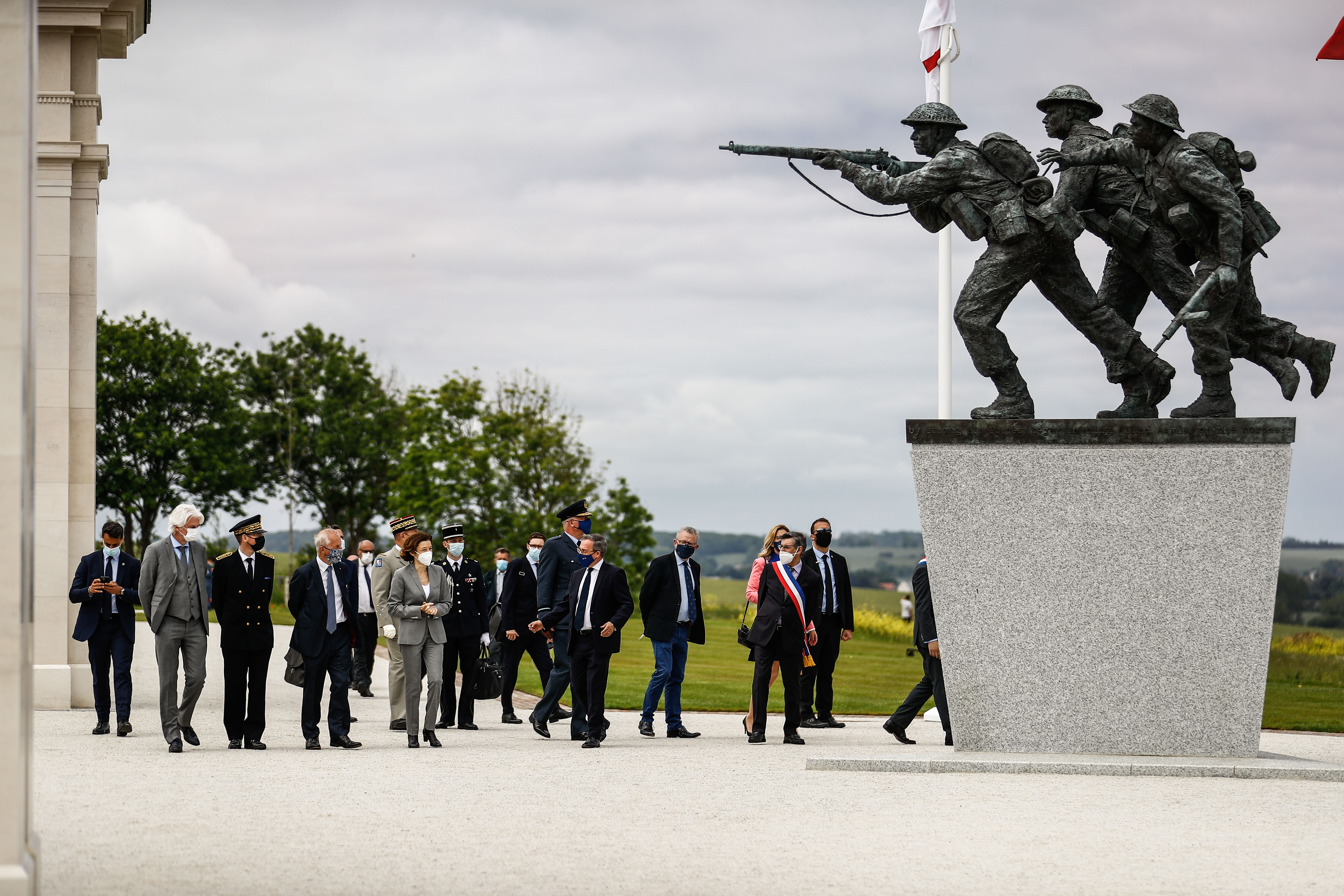 2 сентября войска союзников начали высадку. Мемориал в Нормандии. Высадка в Нормандии мемориал. Монумент Омаха высадка в Нормандии. Памятник высадке в Нормандии.