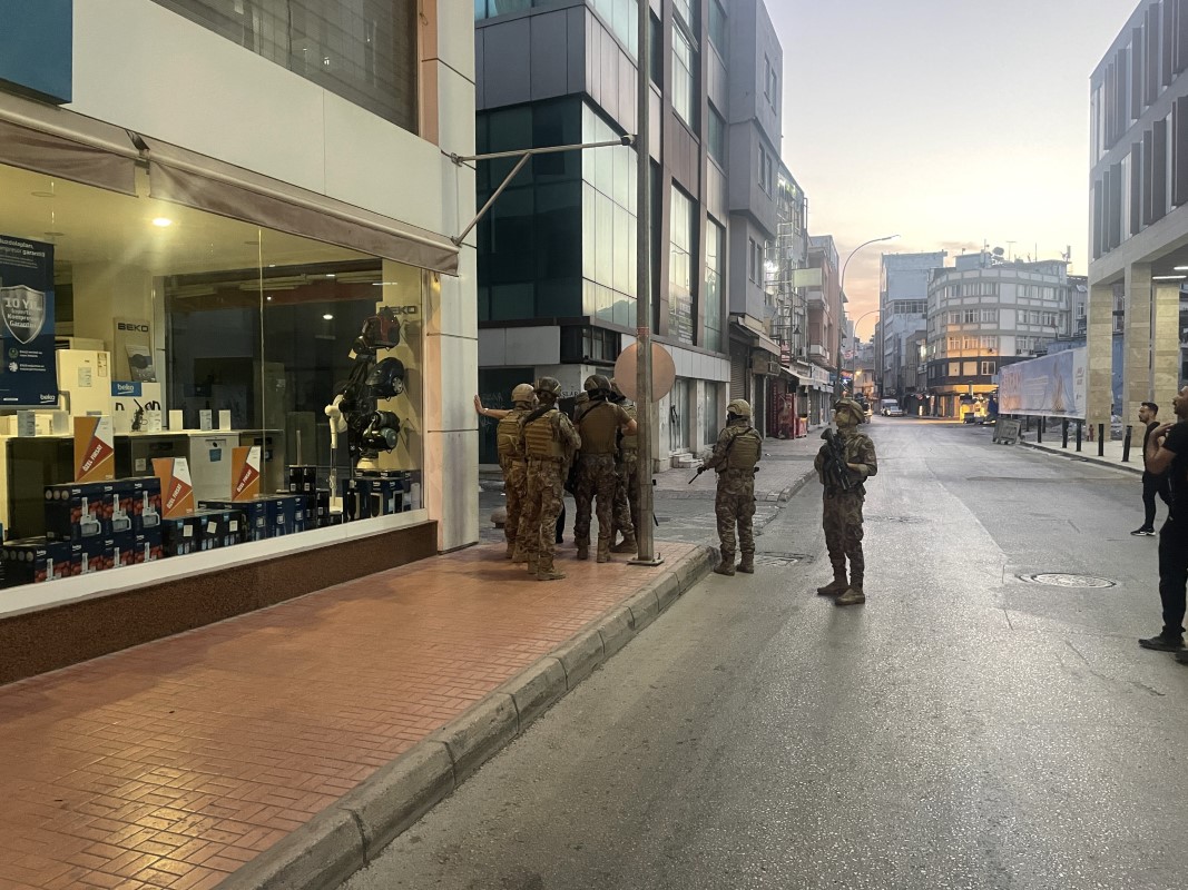 Adana'da organize suç örgütüne operasyon: 35 gözaltı