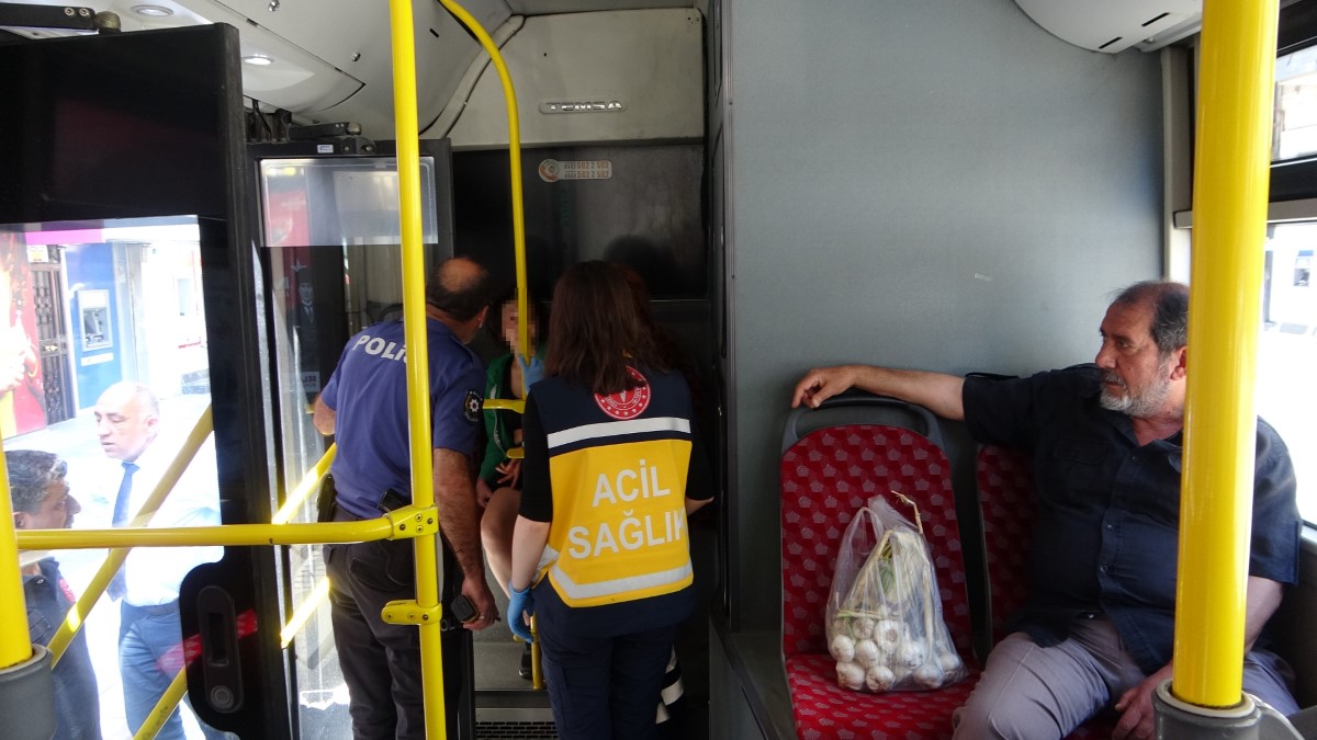 Halk otobüsünde uyku krizi! Kadın yolcuyu kimse ikna edemedi 