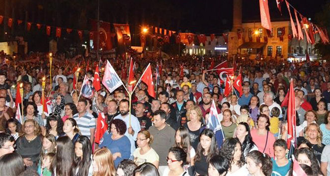 Bodrum’da coşkulu fener alayı