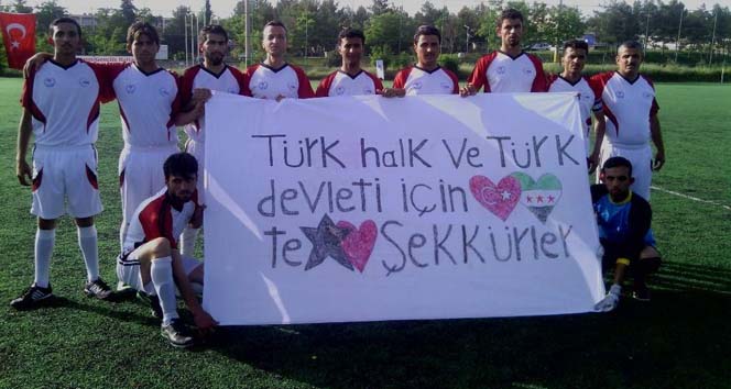 Suriyeli ve Türk gençlerden dostluk maçı