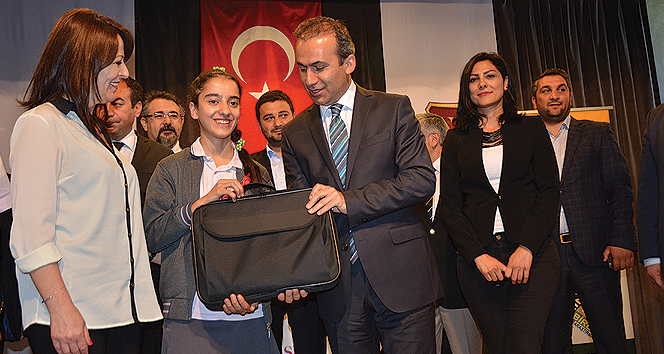 'Küçük Hayaller Büyük Projeler'e dönüştü, 20 öğrenci üniversite bursu kazandı