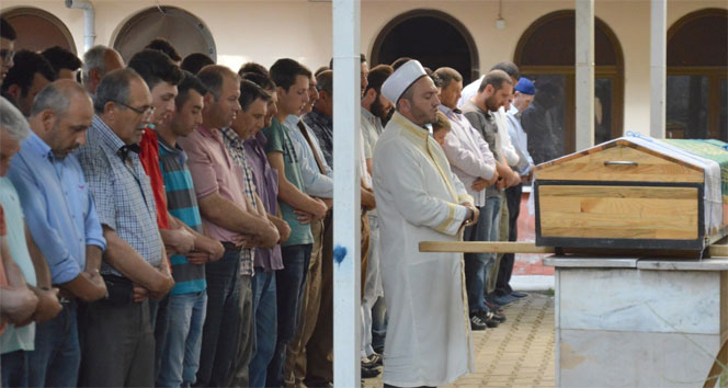 Öldürülen üniversite öğrencisi göz yaşları içinde toprağa verildi