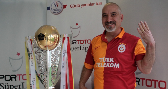 Galatasaray&#039;ın Şampiyonluk Kupası görücüye çıktı