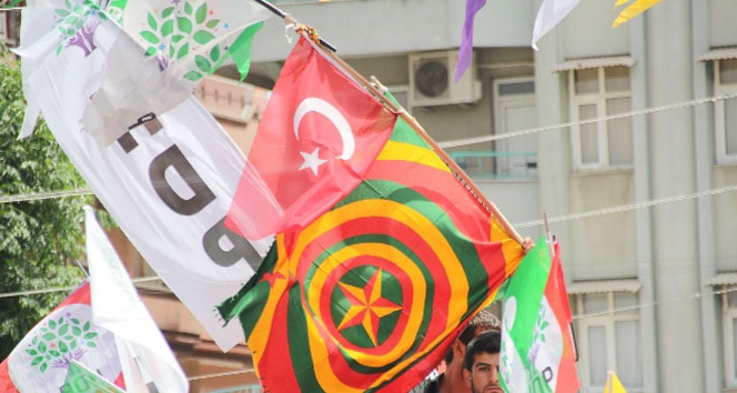 HDP'den Türk bayraklı miting