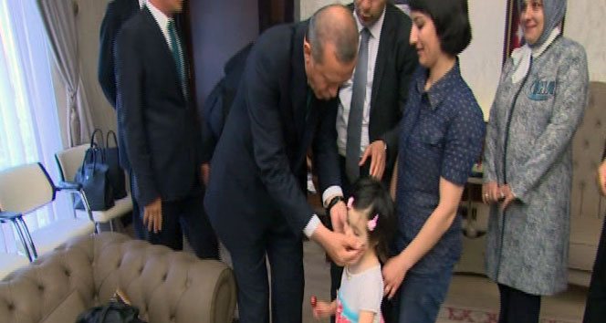 Erdoğan, Japonya’da tedavi olan 5 yaşındaki Güleser ile görüştü