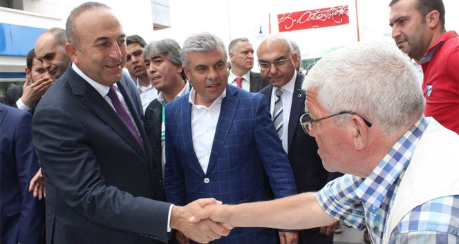 Dışişleri Bakanı Çavuşoğlu&#039;ndan esnaf ziyareti
