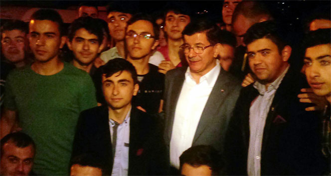 Başbakan Davutoğlu Kayseri Mahallesi’ni gezdi