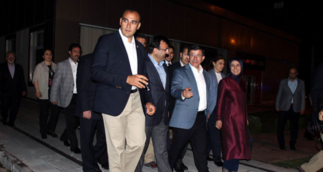 Başbakan Davutoğlu, Abdullah Gül&#039;ün ailesini ziyaret etti