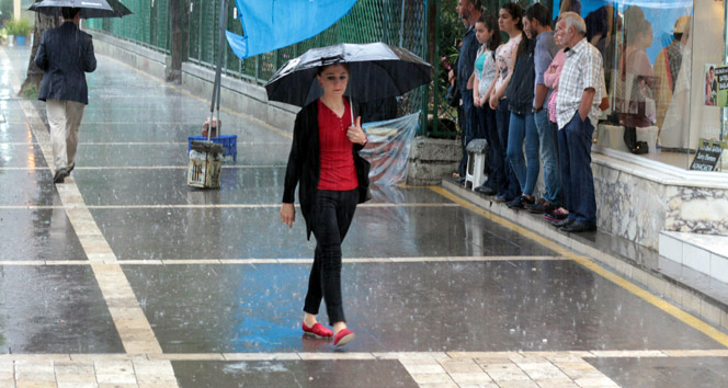 Adana’da yağmur hazırlıksız yakaladı