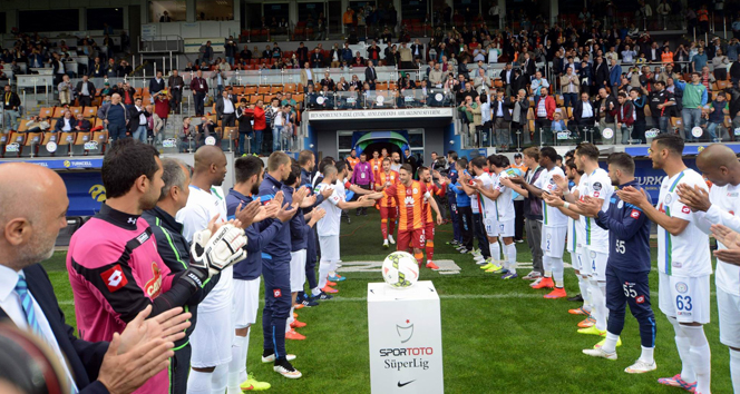 Çaykur Rizespor, Galatasaray’ı alkışlarla karşıladı