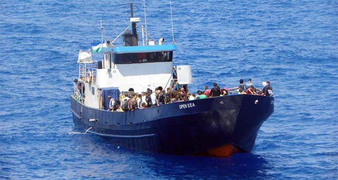 182 göçmenin yakalandığı geminin mürettebatı savcılığa sevk edildi