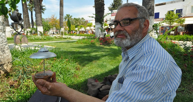 Ünlü ufo gözlemcisi sokaklarda yaşıyor