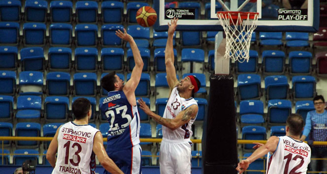 Anadolu Efes finalde!
