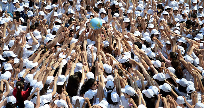 Şişli’de ‘çocuklar çevre için  el ele tutuşma’ rekoru kırdı