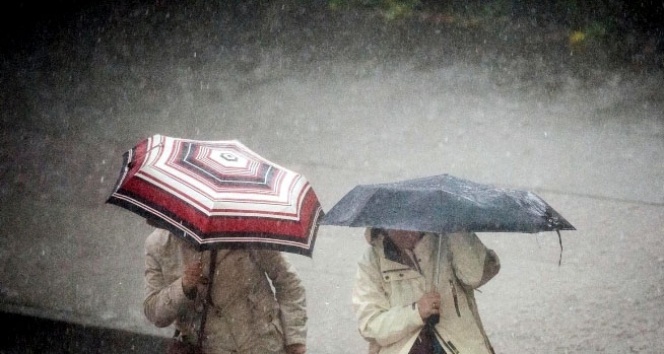 İstanbul&#039;da yağmur sürprizi