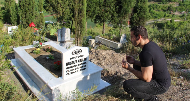 Dünya şampiyonu Arslan yıllar sonra babasının mezarını buldu