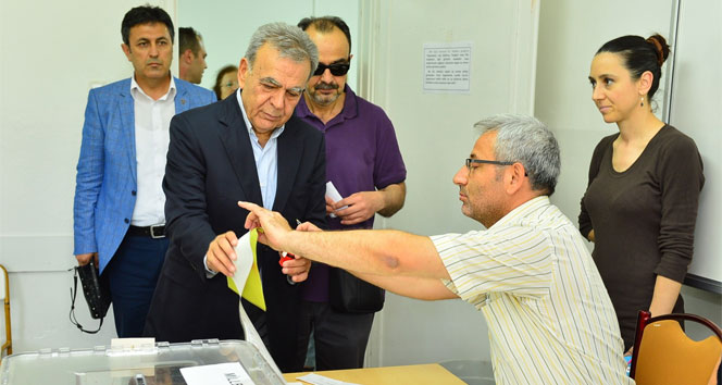 Başkan Aziz Kocaoğlu oyunu kullandı