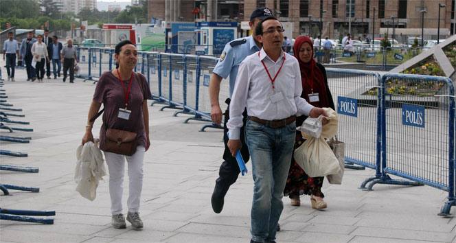 Kayseri'de oylar çuvalla seçim kuruluna getiriliyor