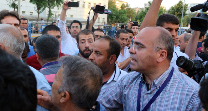 Diyarbakır’da İl Seçim Kurulu&#039;nun önünde gerginlik