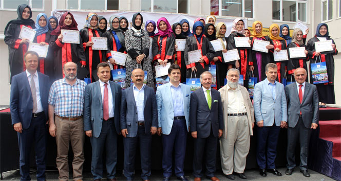 Aliya İzzetbegoviç İmam Hatip Lisesi'nde mezuniyet heyecanı