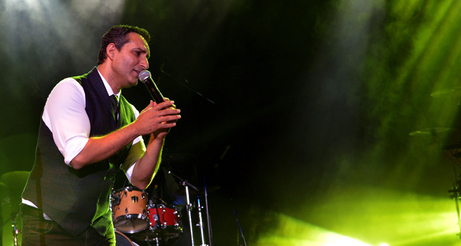 Rafet El Roman ve Ezo Bursalılara unutulmaz bir gece yaşattı