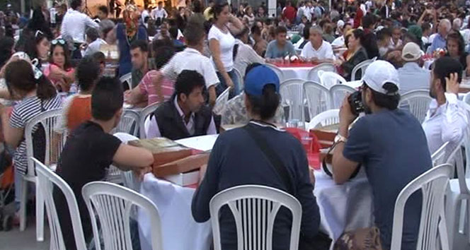 Taksim Meydanı’nda 3 bin kişiye iftar