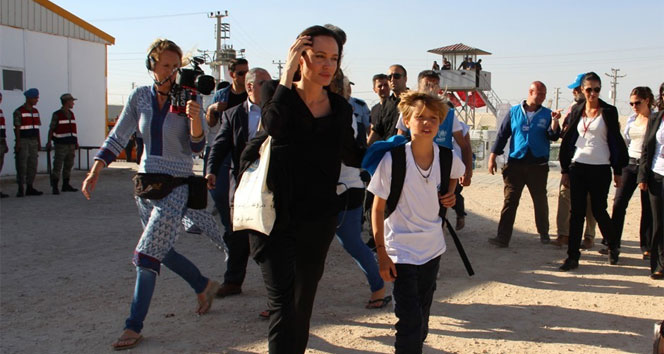 Angelina Jolie mülteci kampını gezdi