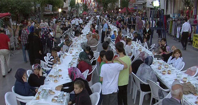 Gaziosmanpaşalılar iftarda bir araya geldi
