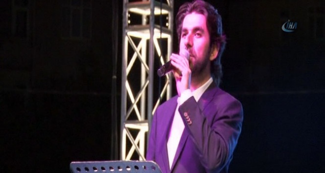 Serdar Tuncer şiirleriyle mest etti