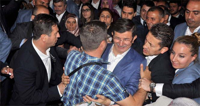 Başbakan Davutoğlu Konya’da halkın arasına karıştı