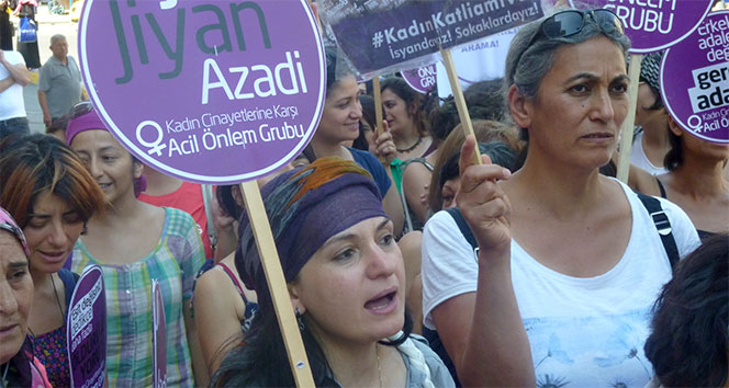Kadıköy&#039;de kadın cinayetleri protesto edildi