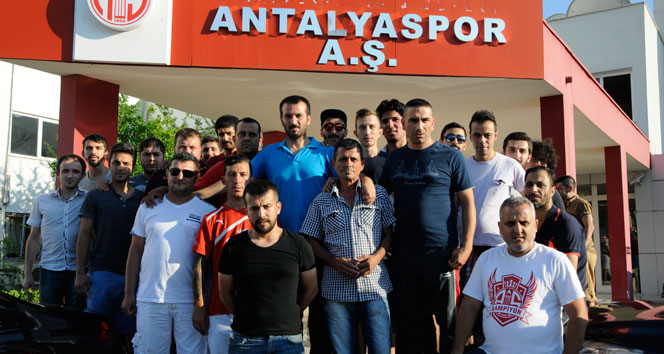 Antalyaspor taraftarından Gencer’e destek