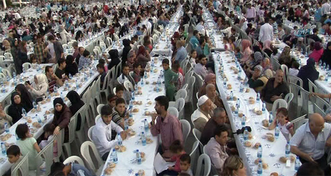 Diyanet’ten 9 bin Suriyeli&#039;ye iftar