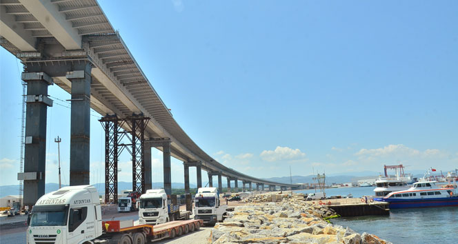 Körfez Geçiş Köprüsü&#039;nde en ağır parçanın montajı tamamlandı