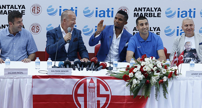 Eto’o Antalyaspor’a imzayı attı
