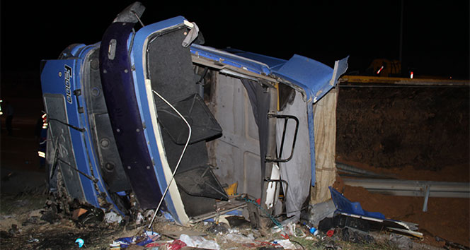 Ümraniye’de toprak yüklü hafriyat kamyonu kaza yaptı: 1 yaralı
