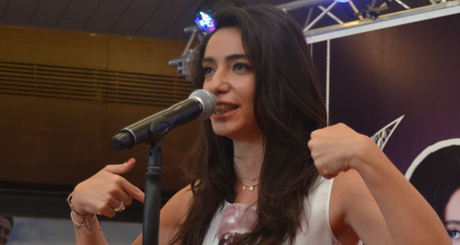 Öykü Gürman hayranlarıyla buluştu