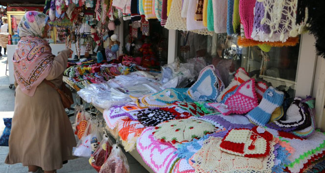 Eyüplü kadınlar el emekleriyle aile bütçesine katkıda bulunuyor