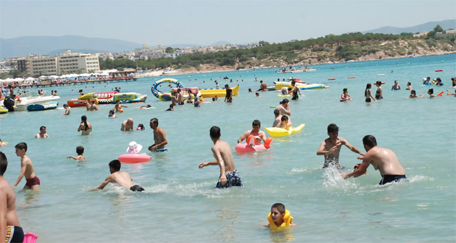 Altınkum Plajı’nda bayram yoğunluğu