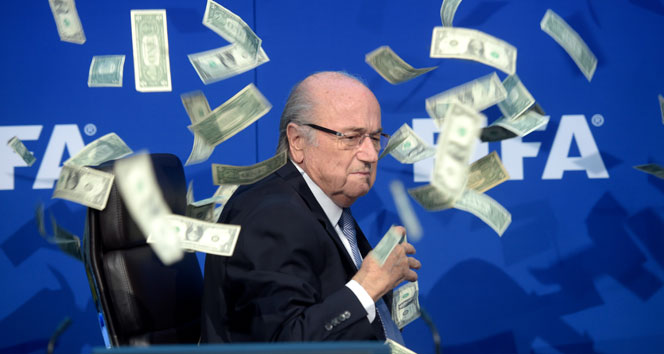 Sepp Blatter'e dolarlı protesto