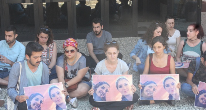 Arkadaşları Suruç’ta ölen öğrencileri andı