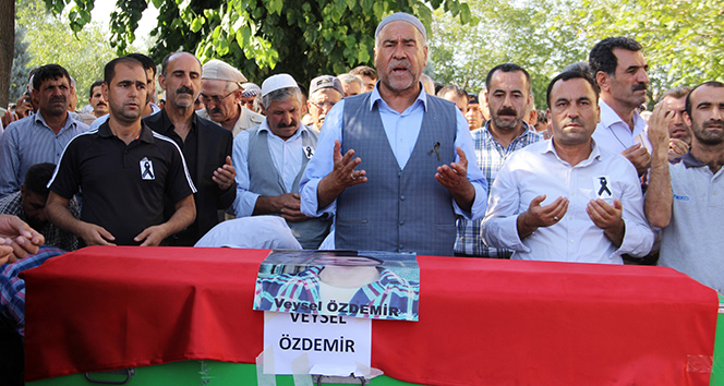 Suruç'ta hayatını kaybeden 2 kişinin cenazesi defnedildi