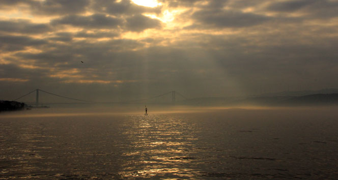 İstanbul güne sisle uyandı