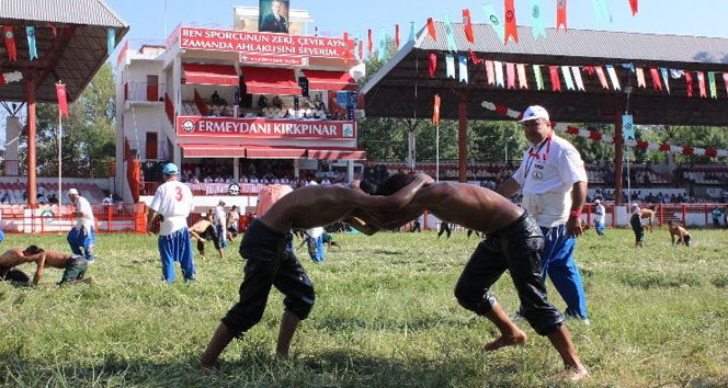 Kırkpınar pehlivanları er meydanına çıktı