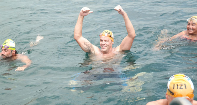 Adam Walker, Türk rekortmenlerle Boğaz'da kulaç attı