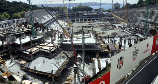 Vodafone Arena’da iskele çöktü: 2 yaralı
